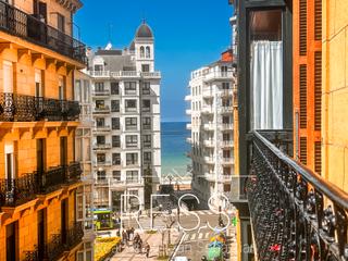 Piso  Lersundi jenerala kalea 5. Piso con vistas laterales a la concha