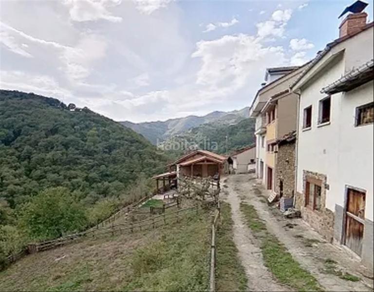 Foto d18a3d86-d35c-4e84-88b2-bdda608dcc32. Reihenhaus mit kamin in Laviana