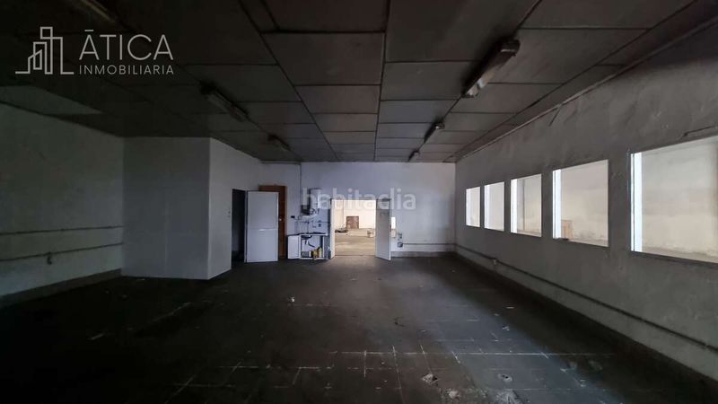 Foto f5684415-8cb5-41ab-b67b-85741edffb23. Fabrikhalle in Villares de la Reina