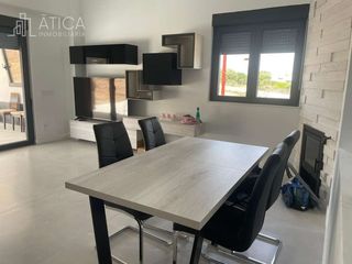 Chalet in Carrascal de Barregas. Chalet en urbanización peñasolana, salamanca.