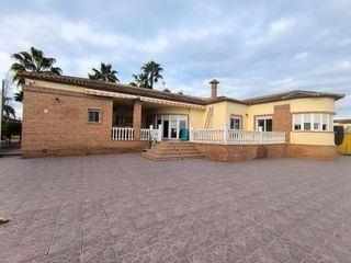 Xalet a Dolores. Se vende fantastico chalet con piscina en catral !!!!