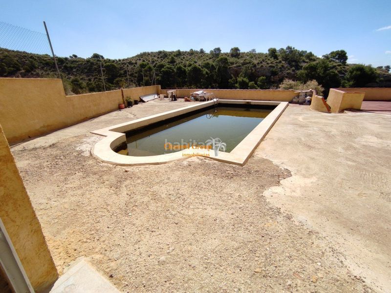 Foto 0576d00a-8d78-4e95-ace8-fb7d62734b8c. Casa amb piscina a Crevillente