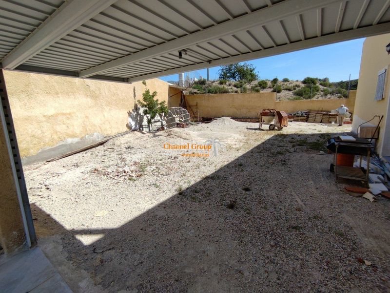 Foto f26461bb-1bef-4416-b146-9368e04b839c. Casa amb piscina a Crevillente