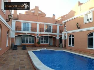 Edifici a Los Europeos. En venta excelente apartahotel lloyds beach club en primera líne