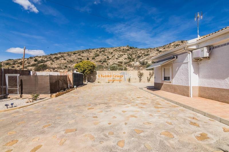 Foto 5918bf99-f6f6-425c-b2ef-b08a42cdcf8e. Xalet amb calefacció aparcament piscina a Jubalcoi Elche / Elx