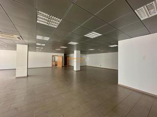 Lloguer Local Comercial a Jubalcoi. Oportunidad de alquiler de gran local en el parque empresarial d