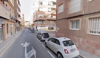 Local commercial à San Antón. En venta local en carolinas altas para reformar con posibilidad