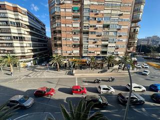 Location Appartement à Ensanche-Diputación. Se alquila piso en el centro de alicante junto la estación de tr