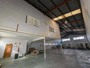 Lloguer Nau industrial a San Crispín. Se alquila nave zona carrús tu oportunidad de negocio!