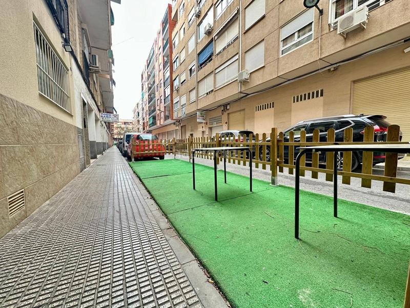 Foto cf4570cc-d394-4e85-b3ee-0cfdb646ebf0. Location local commercial dans Centro San Juan de Alicante