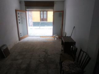 Alquiler Local Comercial en Centro. Se alquila local comercial