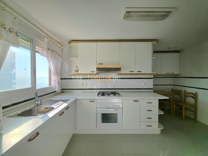 Foto a7c190d4-3bea-46b3-bd53-5c620a9f88fc. Apartamento en Playa Muchavista Campello (el)