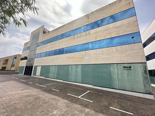 Local Comercial a Torrellano. Se vende o alquila edificio de 3 plantas  en el parque empresari