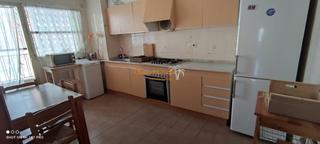 Location Appartement à Playa Levante. Se alquila piso en urbanizacion con garaje, a una calle del mar
