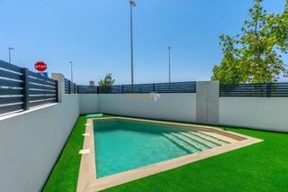 Maison jumelée à Altavista - Don Zoilo. Exclusiva villa familiar en benijófar con jardín y piscina priva