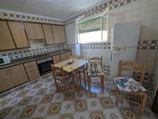 Lloguer Pis a Plaza Crevillente - Antiguos Juzgados - El Asilo. Se alquila piso con ascensor zona colegio dama delx