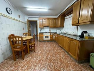Location Rez-de-chaussée à Pont Nou - Corazón de Jesús. Se alquila planta baja en zona reina victoria