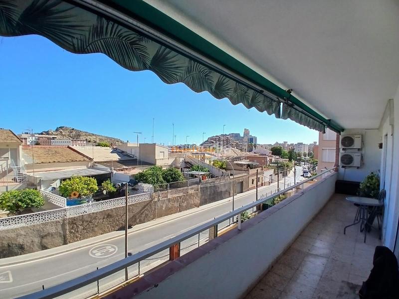 Foto 5a683290-d62e-4e98-93f1-fb7c764c56c2. Piccolo appartamento con parcheggio in Vistahermosa Alicante