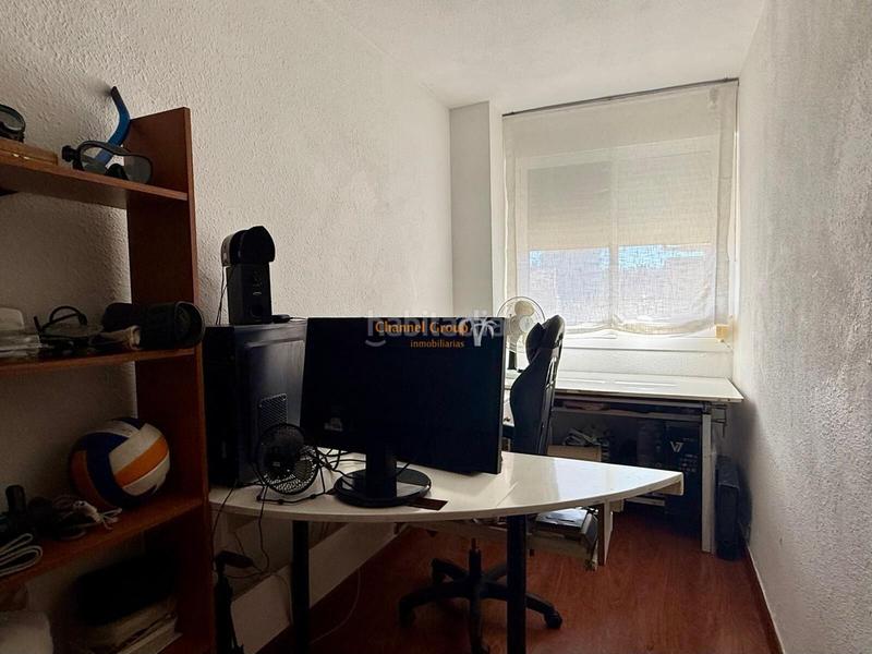 Foto b22a36ae-643d-440a-9319-91e1d7e76050. Piccolo appartamento con parcheggio in Vistahermosa Alicante