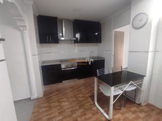 Appartement à Carrús Oeste. Se vende piso en zona toscar entresuelo con balcon !!!!!!
