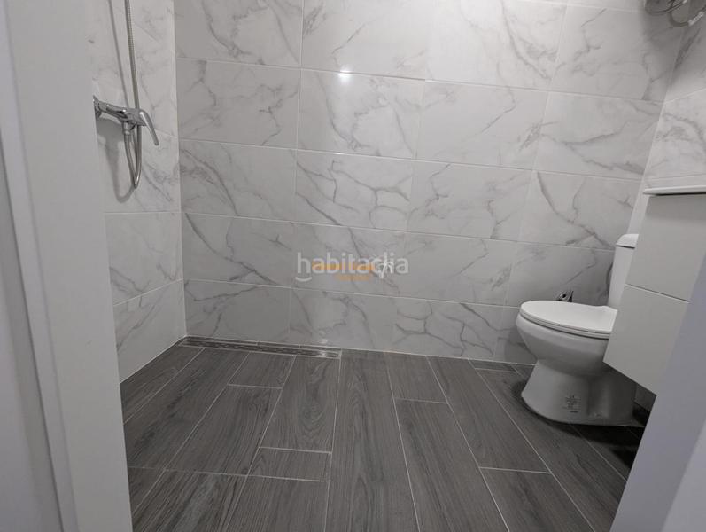 Foto 8506abe9-ad56-4a2a-924b-f0817f52b82f. Alquiler local comercial se alquila local comercial zon cruz roja en Elche / Elx