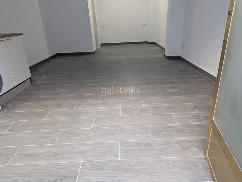 Foto de04a00b-4d4a-49a8-a604-b3b88af55cdb. Alquiler local comercial se alquila local comercial zon cruz roja en Elche / Elx