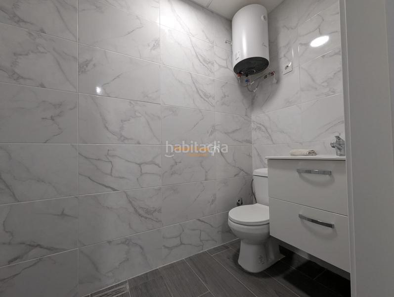 Foto f6ee3c46-93fe-4b7d-8032-55f42c891fc8. Alquiler local comercial se alquila local comercial zon cruz roja en Elche / Elx