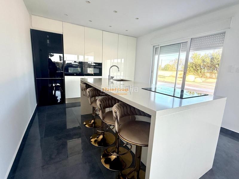 Foto dbeaf395-f949-4c0e-a6c4-10a6ff38fab8. Chalet avec parking piscine dans Santa Faz Alicante