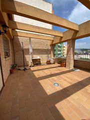 Casa a Crevillente. Se vende espectacular casa de 3 plantas  con ascensor en crevill