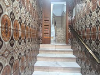 Etagenwohnung in Carrús Este. Se vende segundo piso con balcón, zona carrus !!!!!!!