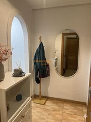 Miete Loft in Reina Victoria - Miguel Hernández. Se alquila magnificio loft con balcón, zona centro junto a reina
