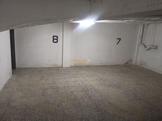 Aparcament cotxe a Plaza Crevillente - Antiguos Juzgados - El Asilo