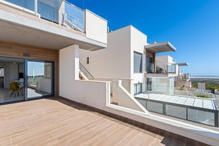 Casa a San Miguel de Salinas. Exclusivo bungalow con piscina   a 8 km de la playa