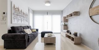 Chalet en San Miguel de Salinas. Villa contemporánea con piscina privada y solárium el auténtico