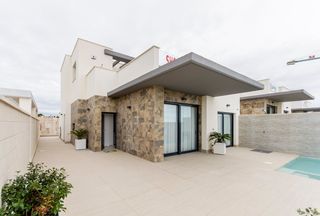 Casa a San Miguel de Salinas. Comodidad y lujo en un espacio único.