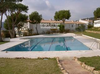 Affitto Appartamento  Orquídies. Piso amueblado en alquiler en platja daro con piscina, jardín y