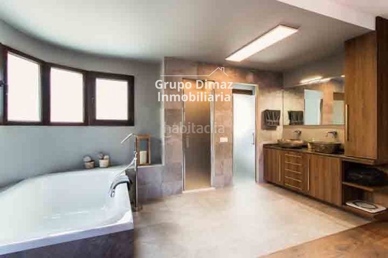 Foto 8bc738a5-a3e6-484b-ac09-16f0db656497. Maison avec parking piscine dans Cabrils