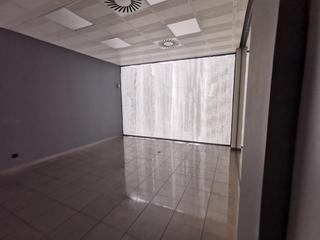 Business premise  De llorenç puig. Local en venta en viladecans