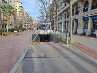 Aparcament cotxe  De mistral. Garajes en venta en avda mistral sn
