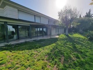 Maison jumele dans Del mitjorn 11. Chalet independiente en venta en alella