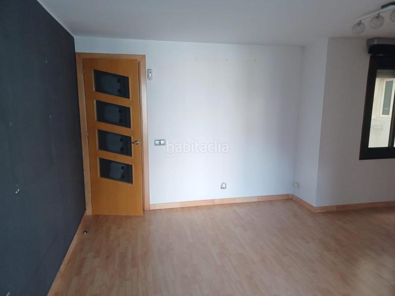 Foto 9448d1d5-7e35-4b63-9825-7bca16cdf12f. Piso  en venta en Centre Santa Coloma de Gramenet