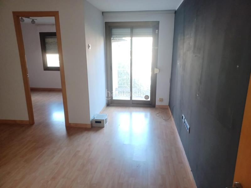 Foto b73f0bc9-8966-481b-b2a5-94325dc55b10. Piso  en venta en Centre Santa Coloma de Gramenet