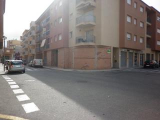 Local Comercial  De l'estació. Local de 80 m2 de obra, en calle estacio de hospitalet de linfan