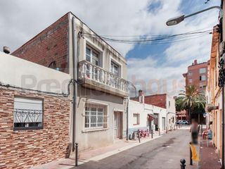 Maison jumelée  Pasaje de la mare de déu de les angusties. Vivienda adosada 4 habitaciones venta reus
