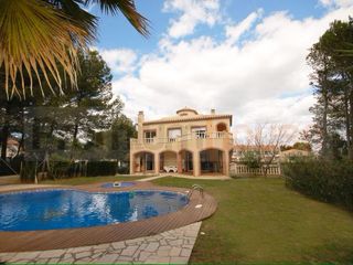 Xalet  Calle farigola. Chalet 5 habitaciones venta vandell�s i lhospitalet de linfant