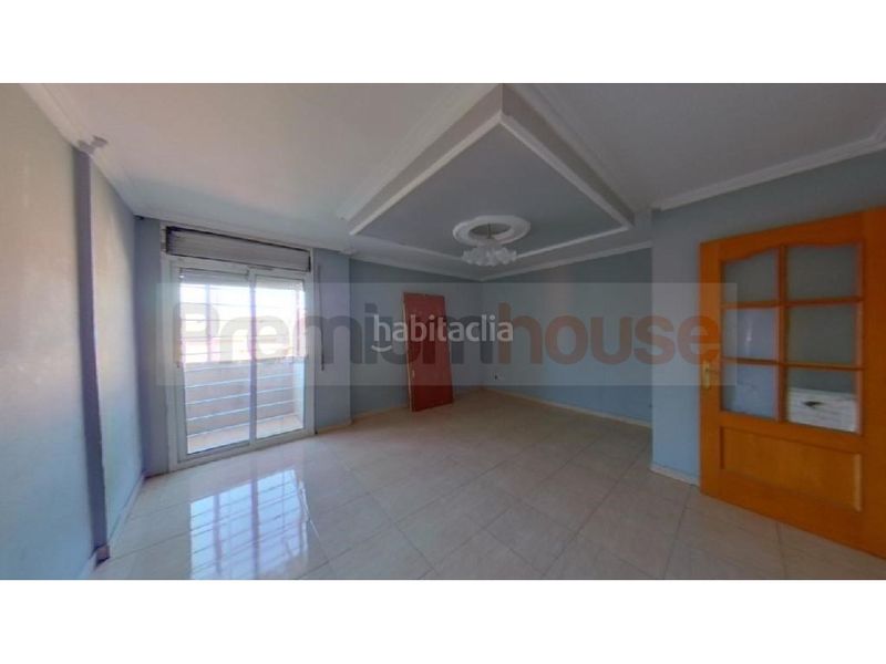 Foto 38e73b02-fb95-49d5-8a50-0cdea888efb7. Pis a Llevant Reus