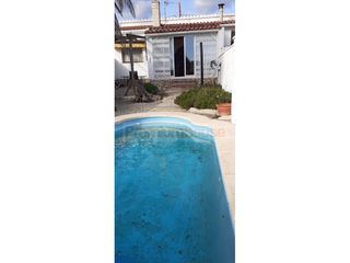 Casa  Calle aigua al coll de l'. Bungalow con dos dormitorios con piscina y jard�n en lhospitalet