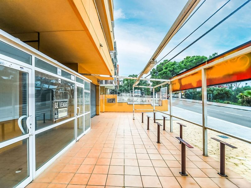 Foto 220f37c4-f35d-4a76-93af-15f233f7a25d. Local comercial a pla de maset - cap de Salou Salou