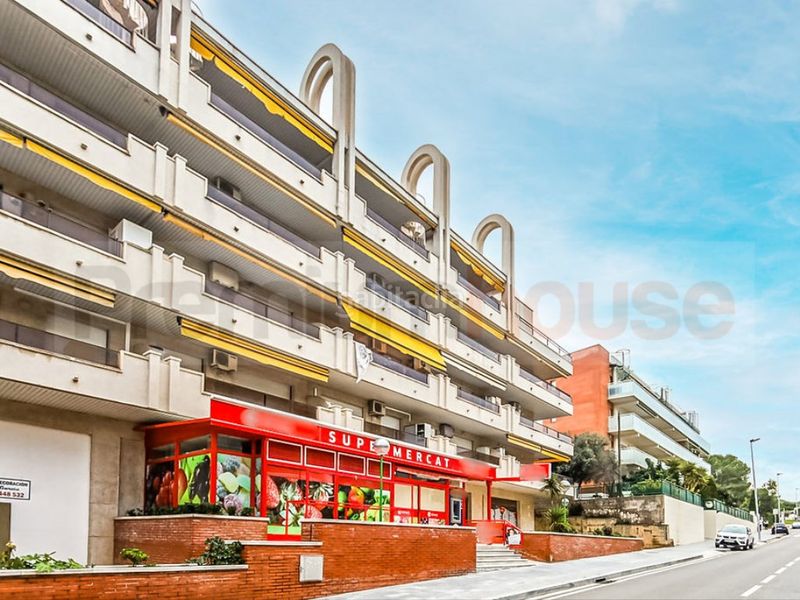 Foto c88f9b85-37b2-4bae-b60e-5c4154084470. Local comercial a pla de maset - cap de Salou Salou