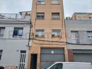 Pis  Calle montserrat. Vivienda en venta en sant crist, badalona, barcelona